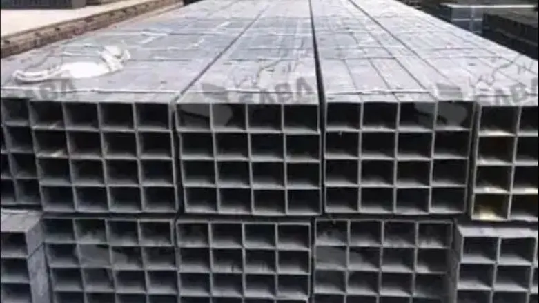 نمای نزدیک مقطع قوطی مربع و ضخامت جداره آن
